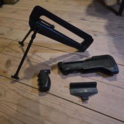 Lot pi&egrave;ce famas f1  pgm poign&eacute;e  bi pied