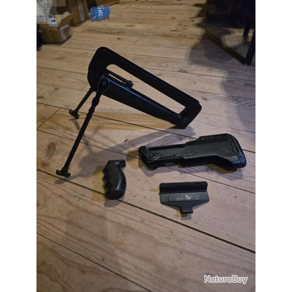 Lot pi�ce famas f1  pgm poign�e  bi pied