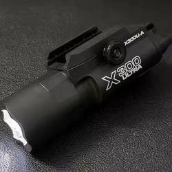 Lumi&egrave;re tactique multifonctionnelle,reprod. de X300U-A : convient aux rails de 20 mm PA airsoft NOIR