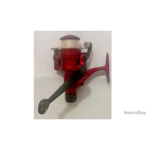 Rouge distingu� : superbe moulinet rempli de 150 m�tres de fil Water Queen 25/100�me = pr�t � p�cher