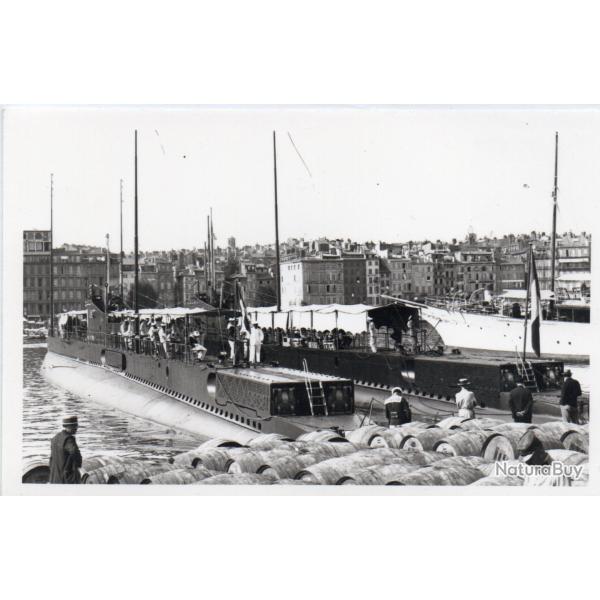 CPA - Marine de Guerre  - Le SOUS-MARIN  DANS - LE - VIEUX - PORT - N�7040