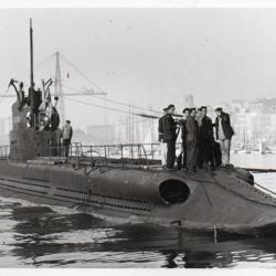 CPA - Marine de Guerre  - Le SOUS-MARIN - N&deg;7043