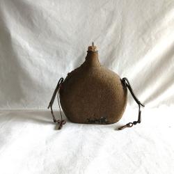 Equipement - FR87638c  Gourde mod&egrave;le 1935 avec sanglon