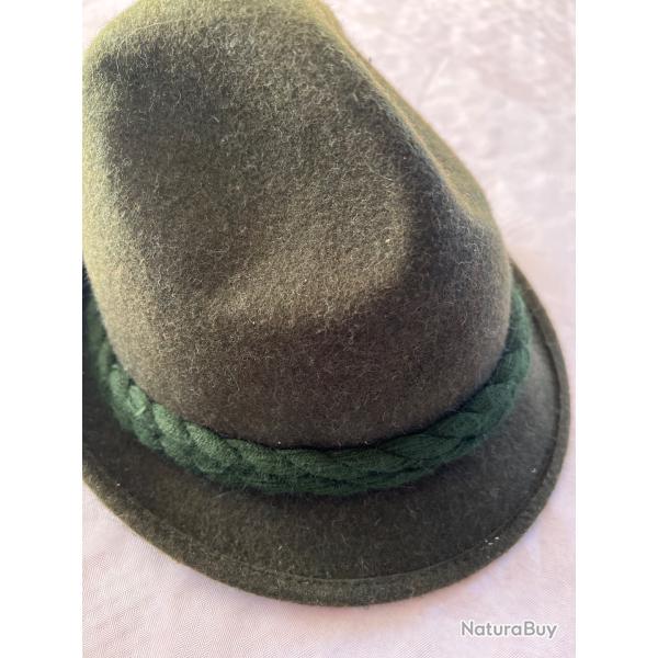 Vends chapeau, tyrolienne