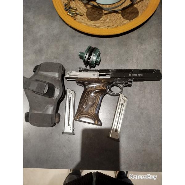 A vendre 22A smith wesson poign�e bois grav�s sw 2 chargeur canon chang� le kit