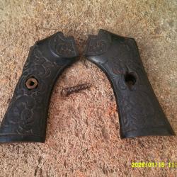 GRANDE ENSIENNE PAIRE DE PLAQUETTES EN &eacute;b&egrave;ne POUR REVOLVER