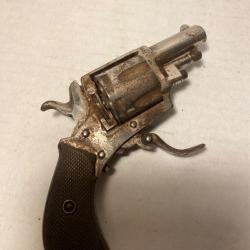 Ancien petit revolvers bulldog 320