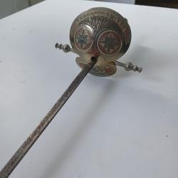 Fleuret d&eacute;cor&eacute; dor&eacute;