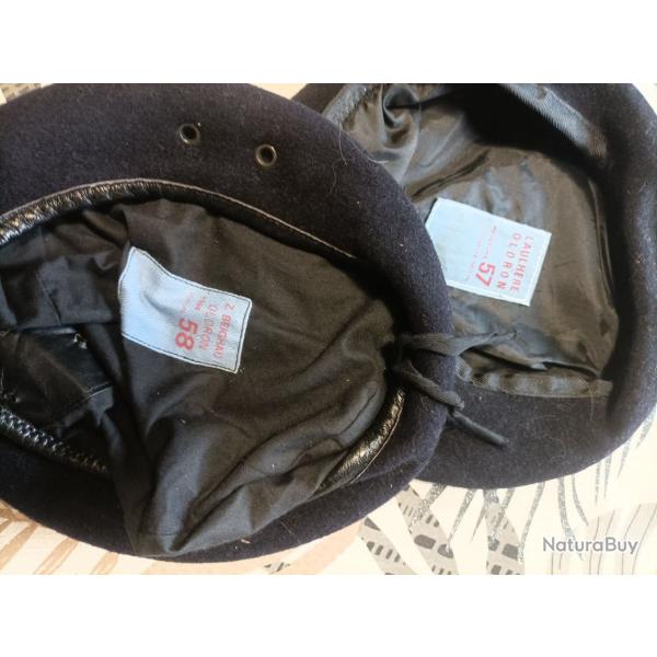 Lot de 2 b�rets r�glementaires fran�ais, ann�es 80-90, comme neufs.