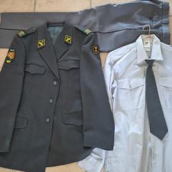 Uniforme suisse complet, ecussonn&eacute;.