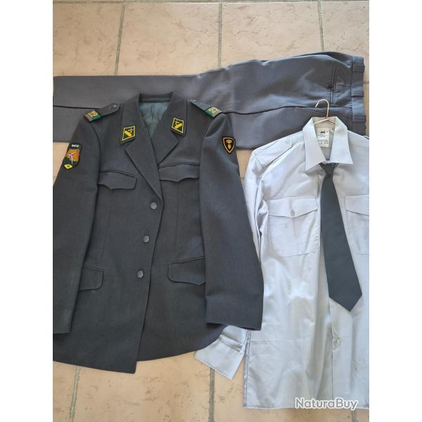 Uniforme suisse complet, ecussonn�.