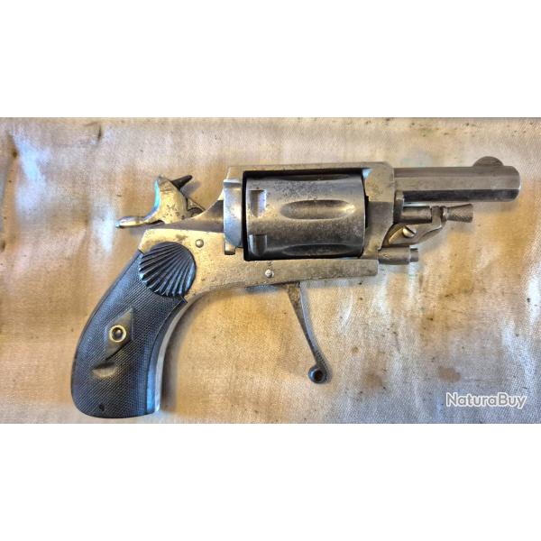 Revolver ARIZMENDI 6 MM percussion centrale en poudre noire. Bon �tat general aptes aux tirs