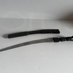 Sabre court Manche et &eacute;tui en cuir  Origine Afrique NIGER ?