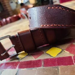 Ceinture cuir homme faite enti&egrave;rement a la main .largeur 40mm teinture et coutures a la main.
