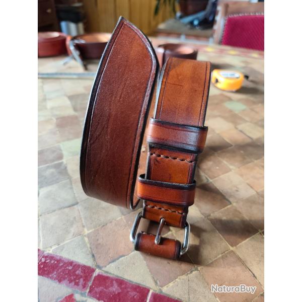 Ceinture cuir homme faite enti�rement a la main .largeur 40mm teinture et coutures a la main. N2