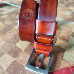 Ceinture cuir homme faite enti&egrave;rement a la main .largeur 40mm teinture et coutures a la main. N3