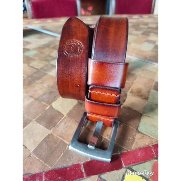 Ceinture cuir homme faite enti�rement a la main .largeur 40mm teinture et coutures a la main. N3