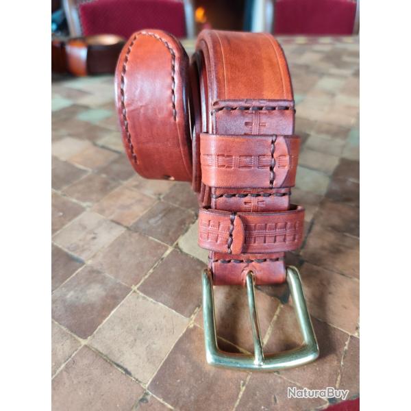 Ceinture cuir homme faite enti�rement a la main .largeur 40mm teinture et coutures a la main. N4