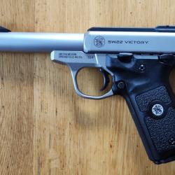 SMITH & WESSON SW22 VICTORY