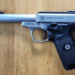 SMITH & WESSON SW22 VICTORY