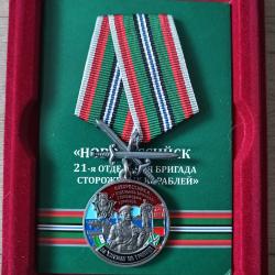 Tr&egrave;s belle m&eacute;daille comm&eacute;morative URSS en m&eacute;tal lourd.