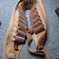Cartouchiere ancienne cuir pour Calibre 12 et Carabine (&agrave; restaurer)