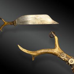 COUTEAU &Agrave; SERVIR, LAME &Agrave; DENTS DE SCIE, POIGN&Eacute;E ANDOUILLER France, d&eacute;but XX&egrave;me si&egrave;cle