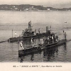 CPA - MARINE de GUERRE - " DORADE et BONITE  "  Sous-Marin en Vedette -N&deg;7068