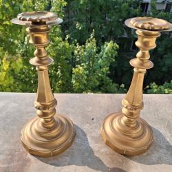 Paire de flambeaux grands bougeoirs en laiton dor&eacute; XIX&egrave; si&egrave;cle