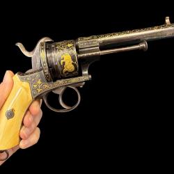 EXCEPTIONNEL REVOLVER LEPAGE FR&Egrave;RES &Agrave; PARIS cal. 12mm &agrave; broche