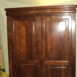 Armoire en MERISIER massif, pour 11 fusils ou &agrave; usage de penderie