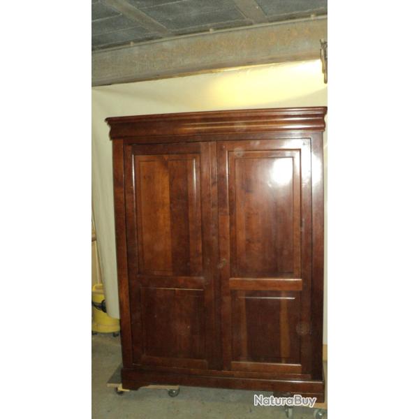 Armoire en MERISIER massif, pour 11 fusils ou � usage de penderie