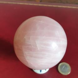 Sph&egrave;re de quartz rose diam&egrave;tre 6,5 cm poids 350 grammes