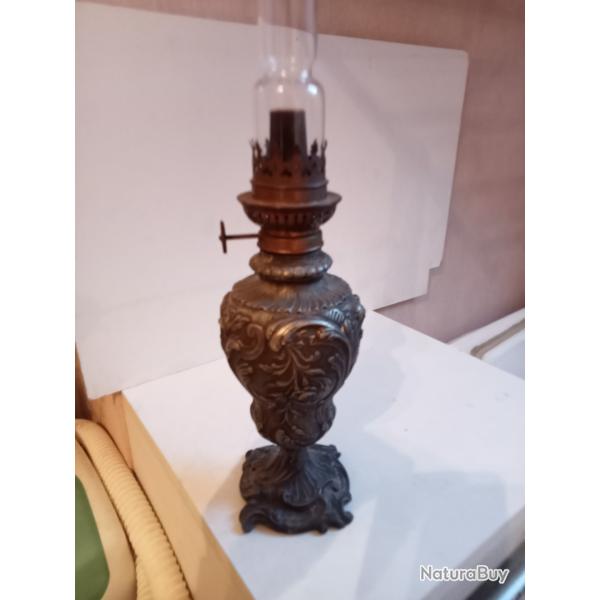 lampe a p�trole ancienne hauteur 48 cm