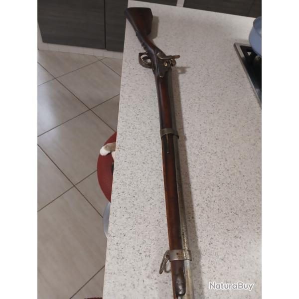Fusil de la r�volution fran�aise  en tr�s bon �tat avec sa baguette origine en osier