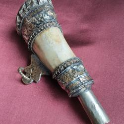 Flacon/Poire &agrave; Poudre - Ethnique Ancien - Os et M&eacute;tal Finement Travaill&eacute;