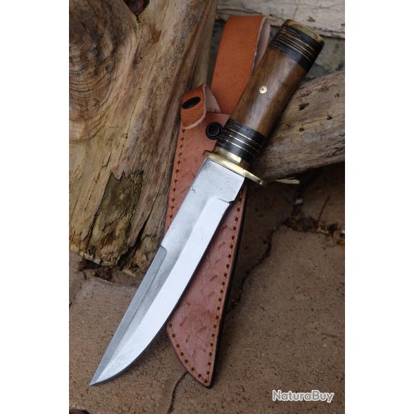 Poignard de Chasse Survie Lame Acier Carbone 1055 Manche Bois Bois Acier Etui Cuir Fabric Artisanale