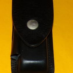 ETUI A CEINTURE POUR COUTEAU PLIANT  , DIMENSION POUR UN COUTEAU DE 12 CM PLIE MAXIMUM , ETAT NEUF V