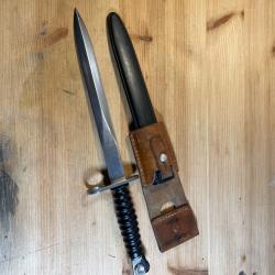 Vends ba&iuml;onnette suisse avec son fourreau