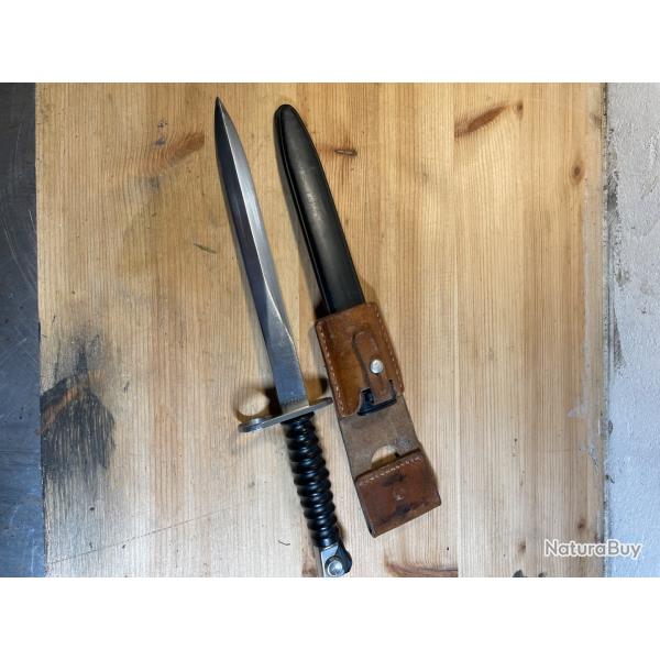 Vends ba�onnette suisse avec son fourreau