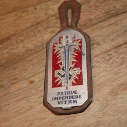 Rare insigne TOA FFA pr&eacute;coce en aluminium