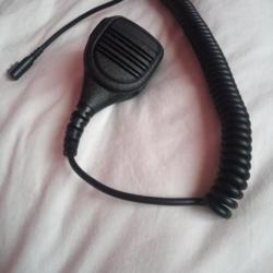Micro d&eacute;port&eacute; ptt de marque inconnue. Qualit&eacute; pro. Tr&egrave;s peu servi o&ugrave; neuf?