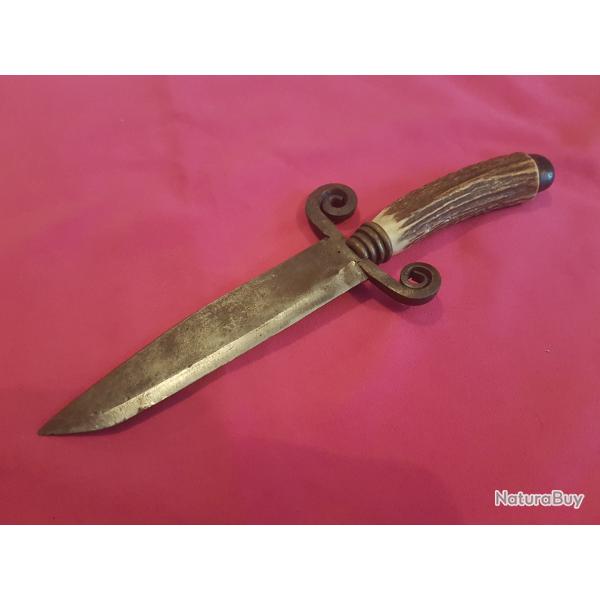 Ancien Couteau en Fer forg�