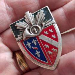 INSIGNE 1 REGIMENT DE CHASSEURS ( DRAGO - H 120 )