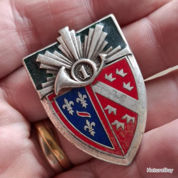 INSIGNE 1 REGIMENT DE CHASSEURS ( DRAGO - H 120 )