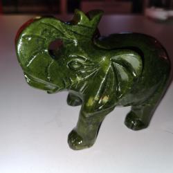 &Eacute;l&eacute;phant en serpentine, sculpture polie