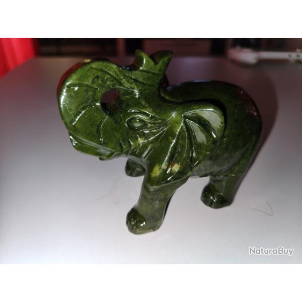 �l�phant en serpentine, sculpture polie