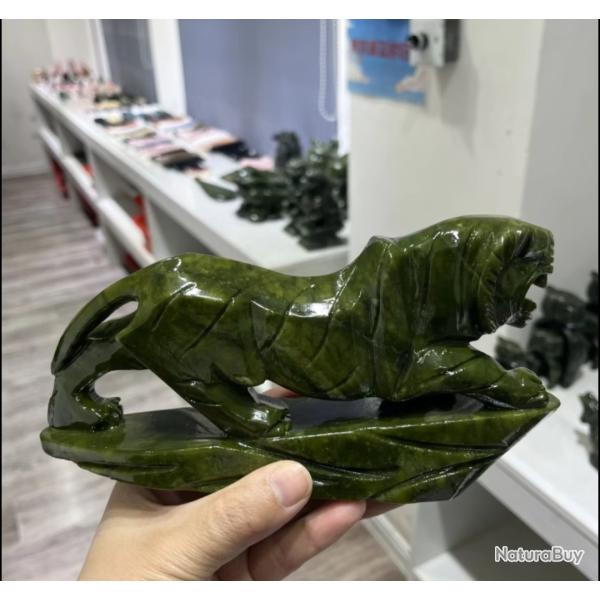 Tigre sculpt� en serpentine verte - pierre naturelle - objet d�coratif & symbolique