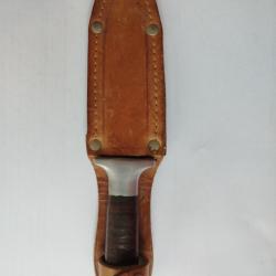 Couteau 20cm dans son &eacute;tui en cuir.