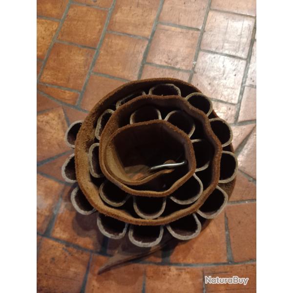 Cartouchi�re petite taille calibre 12.